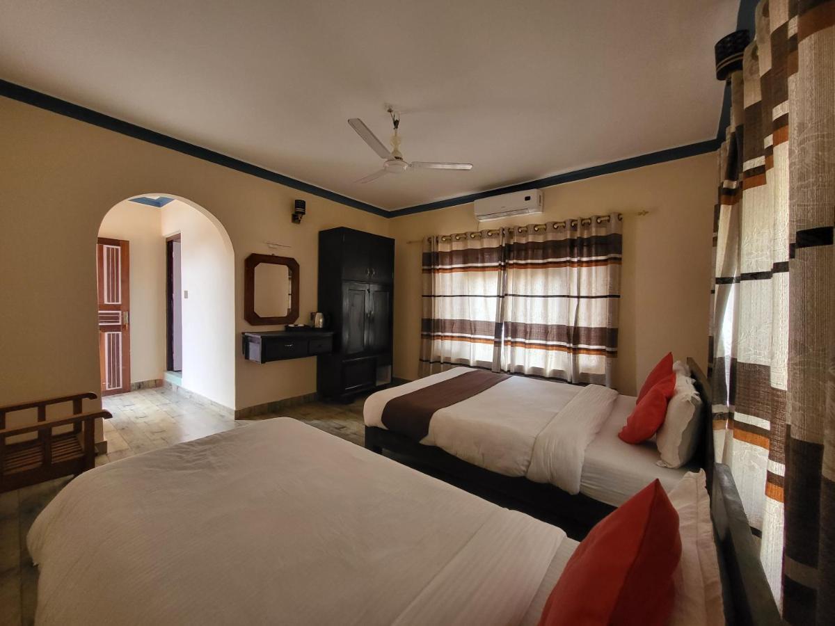 Dharma Backpackers Hostel Pokhara Exterior photo
