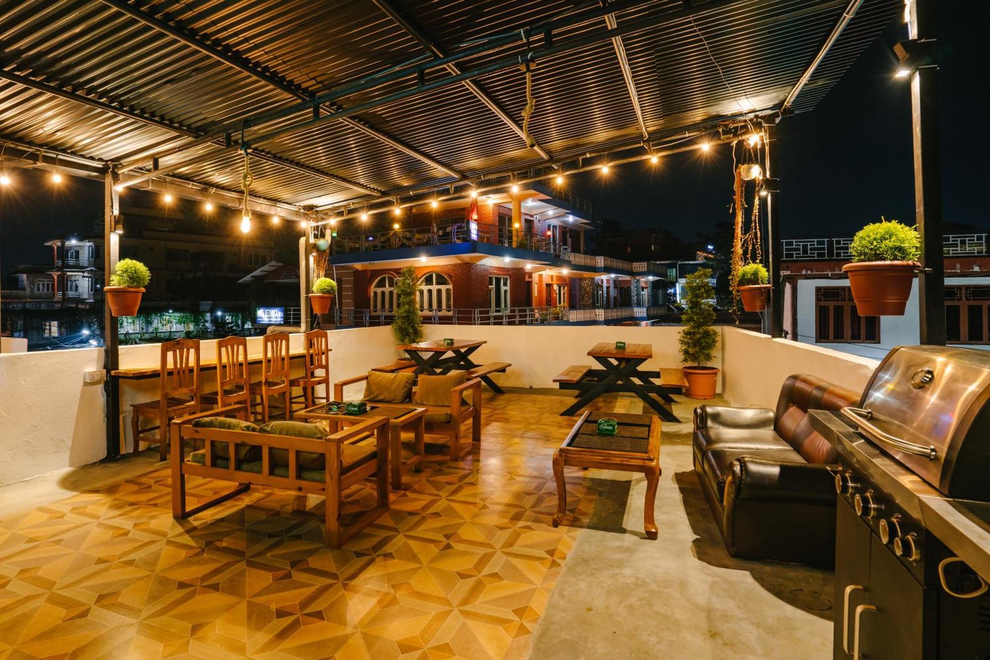 Dharma Backpackers Hostel Pokhara Exterior photo
